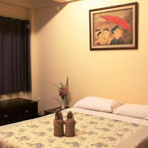 Standard Zimmer mit Kingsize-Bett